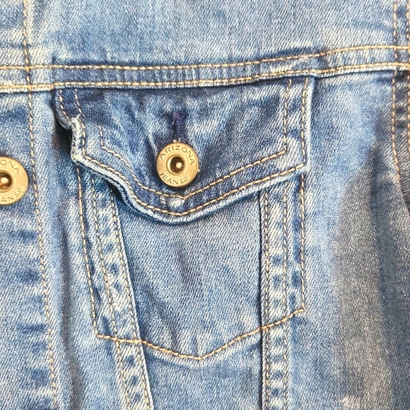 Arizona Cropped Jean Jacket - Picture 5 of 6